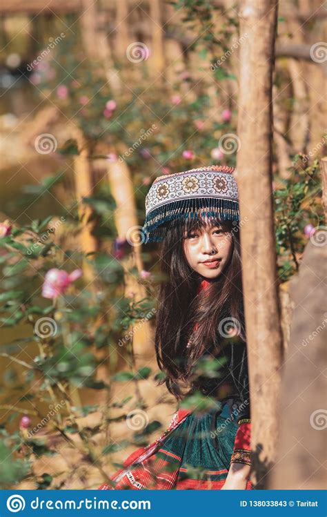 vietnamese-girl-with-traditional-dress-at-cat-cat-village,vietnam