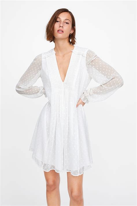 El efecto novia radiante llega a Zara con vestidos blancos ...