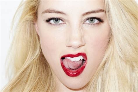 Amber Heard nova namorada de Johnny Depp faz caras e bocas para lentes de fotógrafo Vírgula