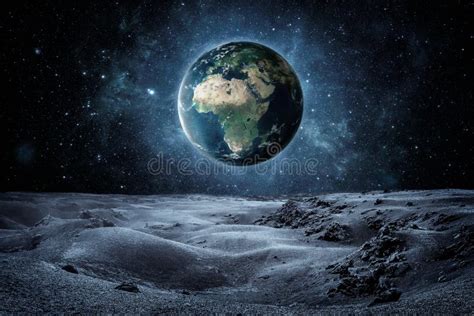 Terra Do Planeta Vista à Superfície Da Lua Foto de Stock Imagem de solar visto