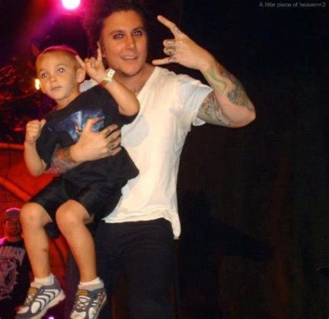 Synyster Gates With A Kid ♥ So Cute Rockstars Pinterest Kid Fans