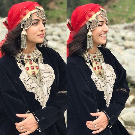 Cute Kashmir Girl Girlssmiling