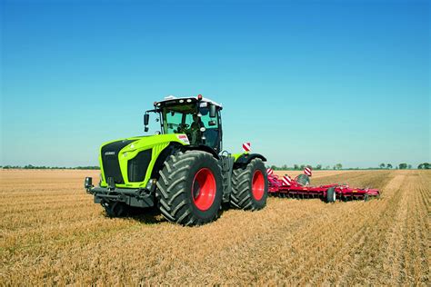 Fonds Decran Champ Machinisme Agricole Xerion 4000 Tracteur Agricole