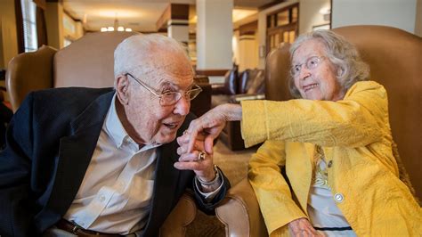 They Became Husband And Wife At The Age Of 215 This Is The Oldest Couple In The World