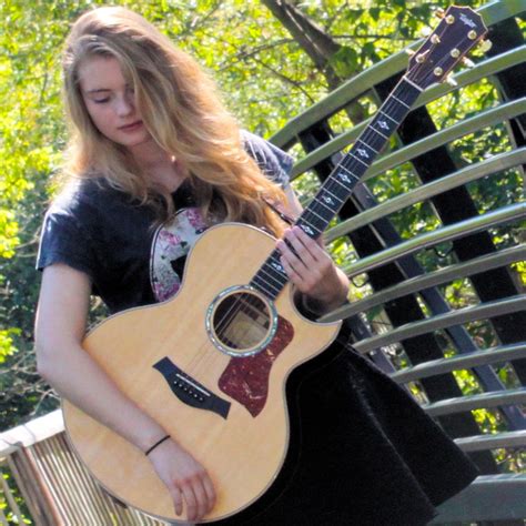 Hire Mia Green Acoustic Pop Singersongwriter Singing Guitarist In