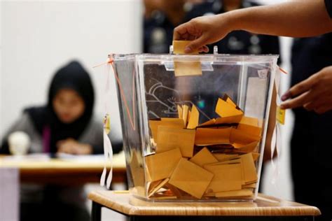 Menurut laporan awal bangkok post, suruhanjaya pilihan raya mengundi untuk meminta mahkamah. Warga Malaysia di luar negara bimbang sama ada undi pos ...
