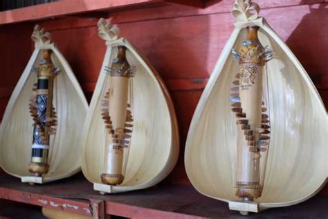 Tidak sampai di situ saja, masyarakat riau juga memiliki beberapa perkembangan dalam penggunaan alat musik karena disesuaikan dengan. 50 Alat Musik Tradisional Indonesia Beserta Asal Daerahnya