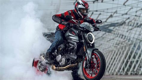 2021 Ducati Monster With A 937cc L Twin Engine Breaks Cover