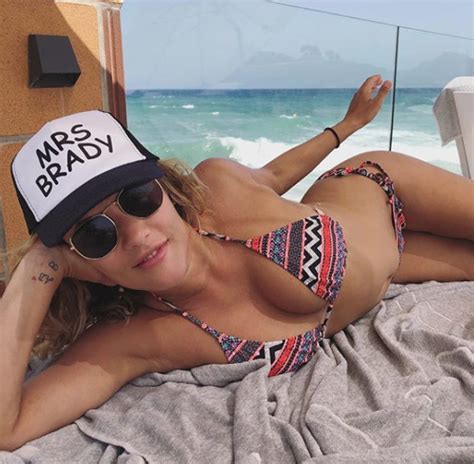 Caroline Flack Instagram Love Island Babe Laid Bare In Hot Lingerie Exposé Daily Star