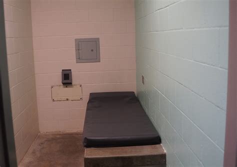 Though many jail inmates have addiction problems, facilities lack