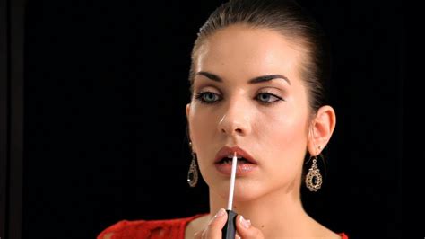 How To Create Full Lips Makeup Tricks Youtube