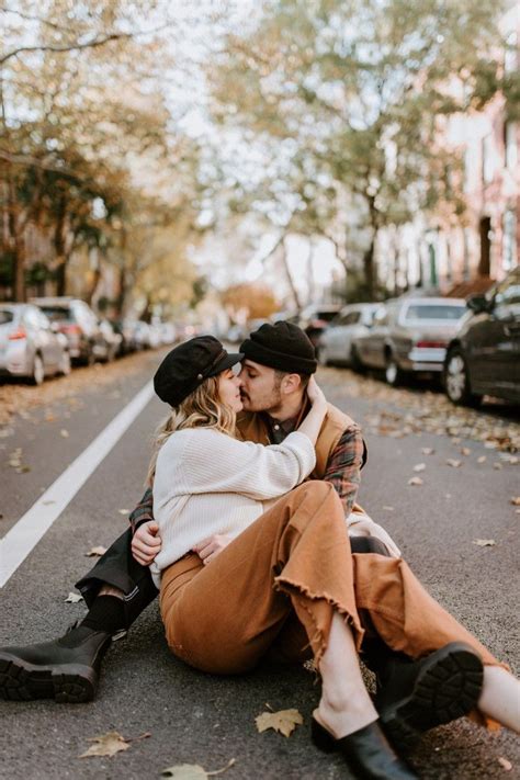 50 Unique Engagement Photo Ideas From Real Couples Couple Photoshoot Poses Couple Photography