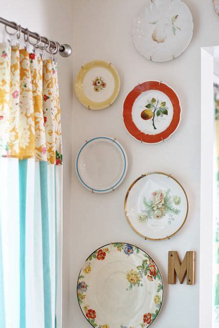 L'abilità e il desiderio di decorare il cibo è un segno che non sei indifferente a chi e come mangerete i piatti cucinati. Come decorare le pareti con i piatti, un'idea che arriva ...