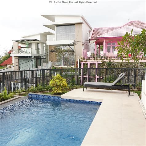 Villa dengan Kolam Renang Pribadi di Batu Malang Murah untuk Keluarga