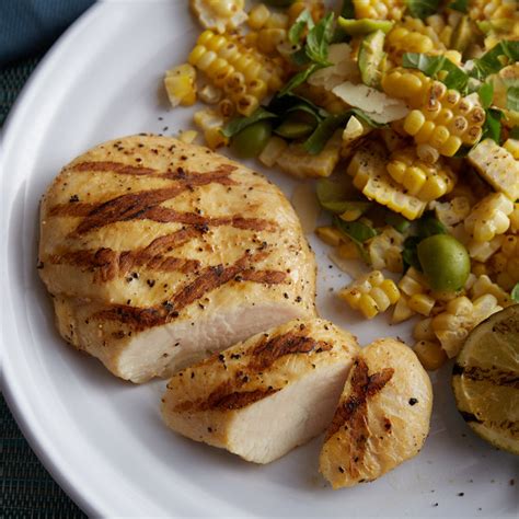 In a 3 oz chicken breast meat ( (3 oz serving) ) there are about 94 calories out of which 9 calories come from fat. OK Foods 5 lb. Bag 5 oz. Boneless Skinless Chicken Breasts ...