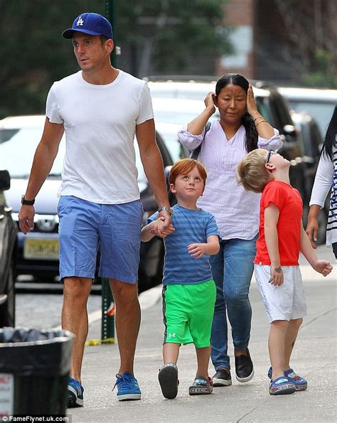 Will Arnett takes his kids out for dinner without ... > voir la filmographie complète.