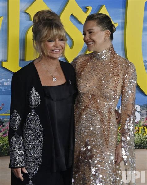 Photo Kate Hudson And Goldie Hawn Attend The Glass Onion Premiere In