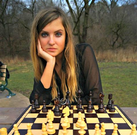 pin su chess beauty