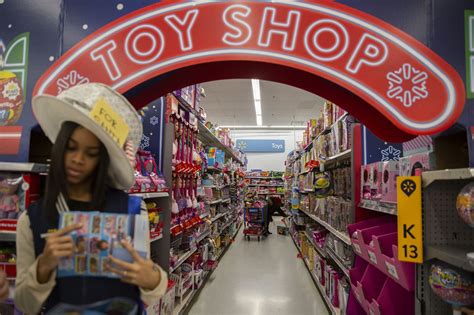 Without Toys R Us This Black Friday Walmart Amazon And Target Battle To Sell You Toys