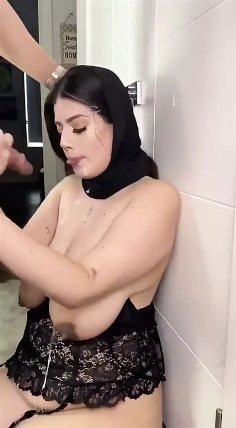 Arabische Milf Mit Dicken Möpsen Lutscht Wie Ein Profi Und Bekommt Riesiges Abspritzen Xhamster