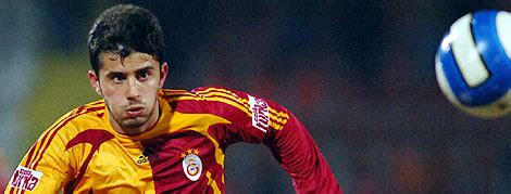 Bursaspor'un saha içindeki usta yönetmeni. Galatasaray'ın Fenerbahçe'yi Şükrü Saraçoğlu'nda ...