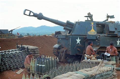Vietnam Field Watches 155mm M109 Howitzer 5th 16th Field Artillery