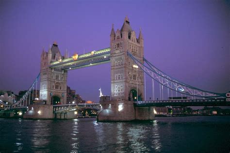 Click on one of the listed highlights to view the opening times, ticket prices, tips, facts and more information. World Travel: London Bridge Pictures 2011