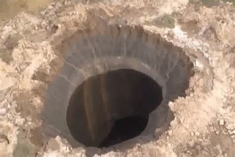 Misteriosa Cratera Gigante Na Sibéria Intriga Cientistas Veja O Vídeo