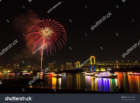 Tokyo Odaiba Bay Fireworks Festival Rainbow Stock Photo 423617005