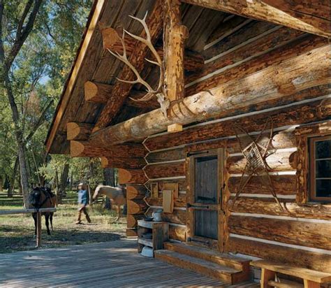 10 Inspiring Small Log Cabins