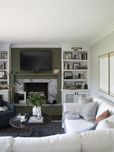 Browse living room decorating ideas and furniture layouts. Design Discussion : TV Over the Fireplace | Tiny living ...