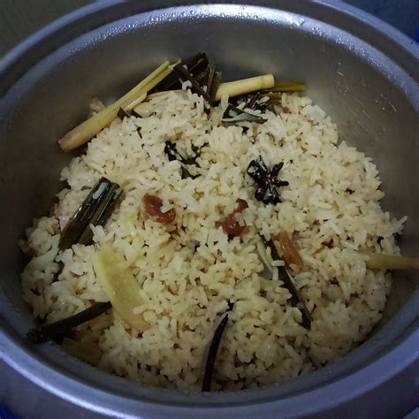 Basmathi rice(rendam 20mins) tumis : RESEPI NASI MINYAK MUDAH DAN SEDAP!