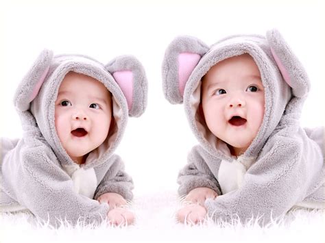 Cute Twin Babies Photos