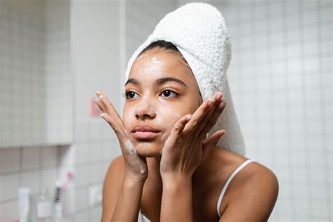 9 Tips For Treating And Helping Prevent Infected Acne Lesions