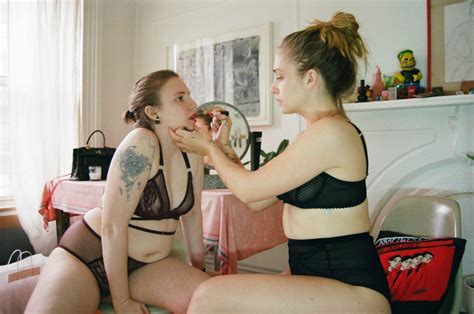 unretouched photos of lena dunham and jemima kirke made the lonely lingerie company go viral