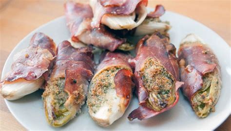 Gratinato al forno lo faccio spesso, ma con questa deliziosa crosticina di nocciole e parmigiano è davvero tutta. Ricetta Radicchio al forno con pancetta - Le Ricette di ...