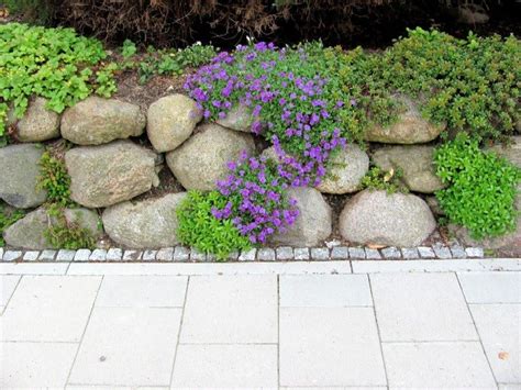 Achten sie bei der gestaltung ihres hauses und gartens auf den eingang. Findlinge für eine Steinmauer / Natursteinmauer und ...
