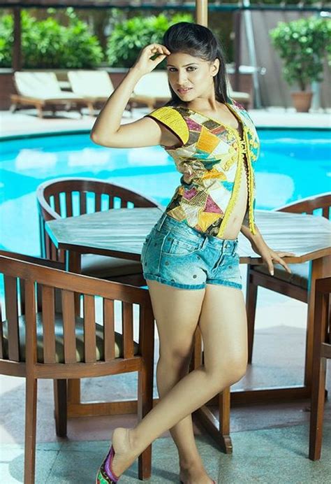 Shweta Pandit Hot And Sexy Wallpaper Tight Height Wiki Affairs