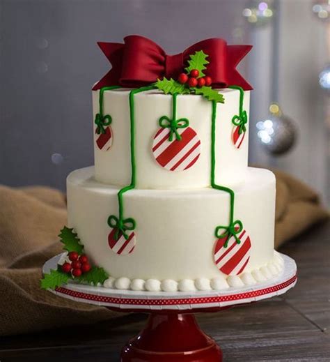 This beautiful japanese cake featuresstrawberries in fluffy whipped cream, all surrounded by a light, airy sponge. 62 Awesome Christmas Cake Decorating Ideas and Designs ...