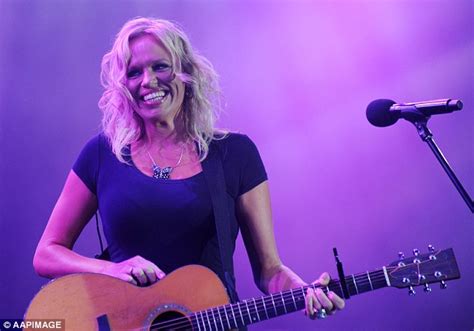 Country Singer Beccy Cole On Realising She Was Gay Daily Mail Online
