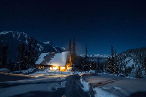25 Snowy Cabins That Will Help You Embrace Winters Solitude Cottage Life