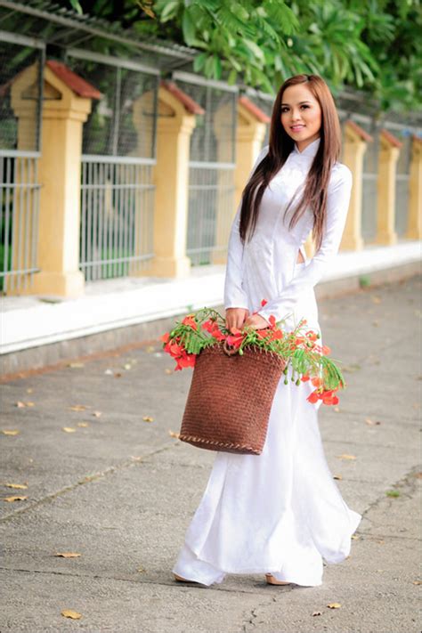 Sexy Vietnamese Model In White Ao Dai Pictures Asian Gallery
