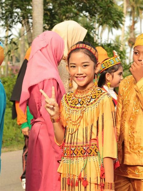 Contoh Gambar Pakaian Adat Sunda 6 Pakaian Adat Toraja Nama