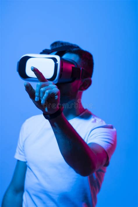 Man Wearing Virtual Vr Goggles Young Bearded Man Wearing Virtual