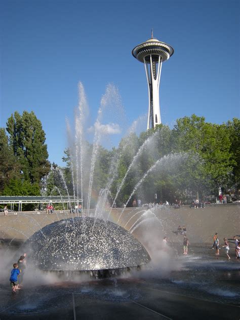 Fileseattle International Fountain And Space Needle