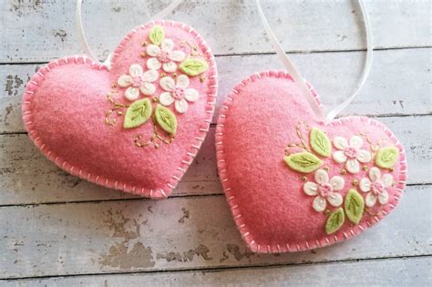 Felt Pink Heart Ornament With Flowers Valentines Day T Folt Bolt