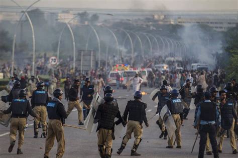 In Pictures Pakistani Protesters Clash With Police The Globe And Mail