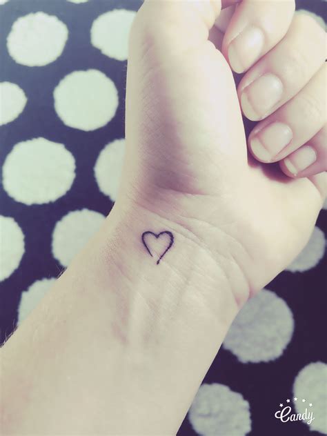 Little Heart Tattoo On Wrist Een Klein Hartje Op De Pols Tatoeage
