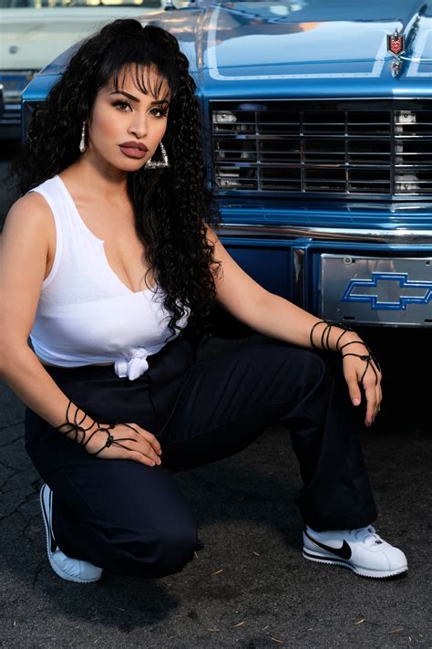 Pretty Chicana Cholita With Fan Images Telegraph