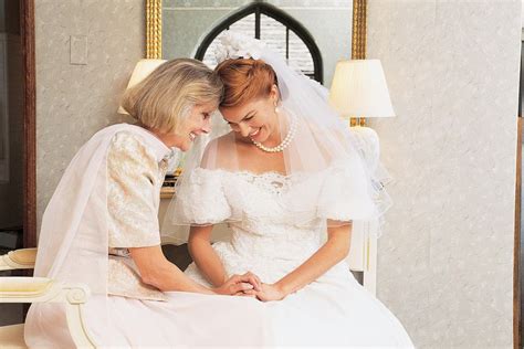 role and responsibilities of the mother of the bride